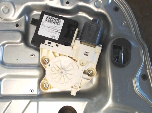 Foto: FENSTERHEBER HINTEN LINKS eines Ford Focus 1.6 16V CD