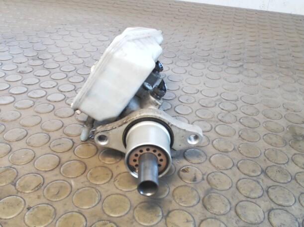 Foto: HAUPTBREMSZYLINDER eines Ford Focus 1.6 16V CD