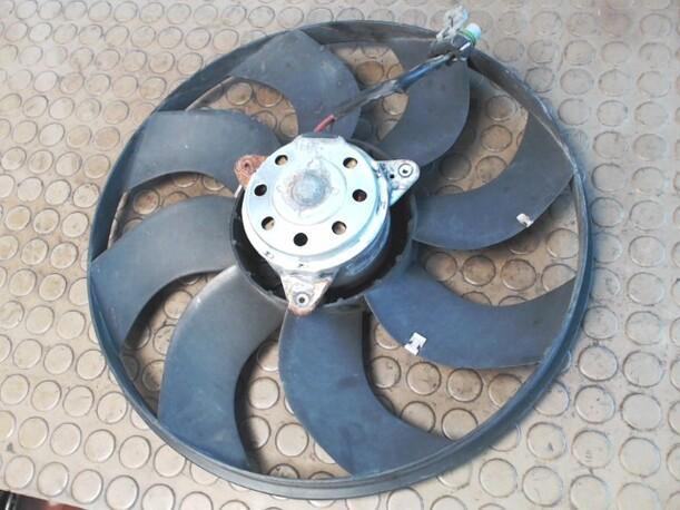Foto: ELEKTROLÜFTER eines Ford Focus 1.6 16V CD