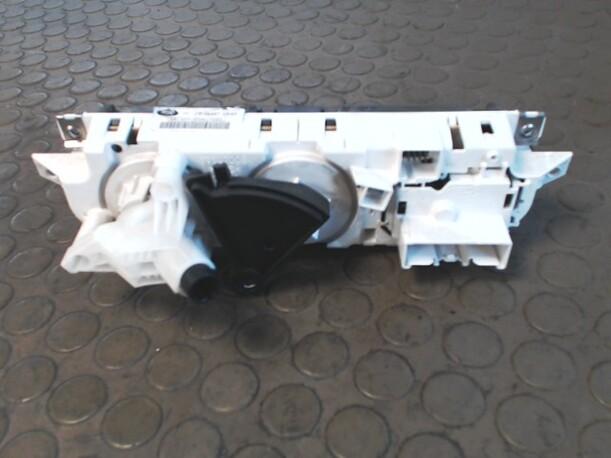 Foto: HEIZUNGSBETÄTIGUNG eines Ford Focus 1.6 16V CD