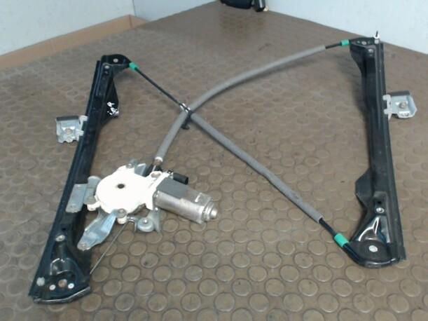 Foto: FENSTERHEBER ELEKTR.  VORN RECHTS (2/3-TÜRER) eines Ford Focus CD