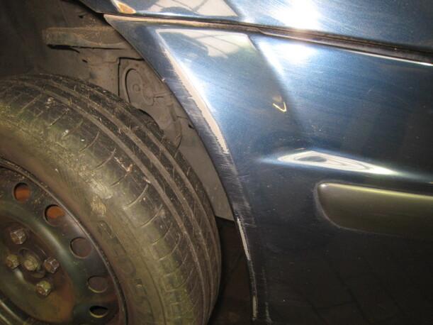 Foto: STOßFÄNGER / STOßSTANGE VORNE eines Mazda 323 F 1.5 CD