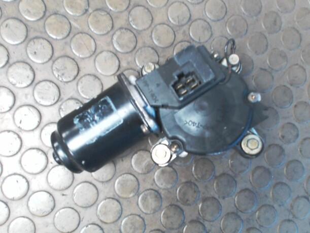 Foto: SCHEIBENWISCHERMOTOR VORN eines Mazda 323 F 1.5 CD
