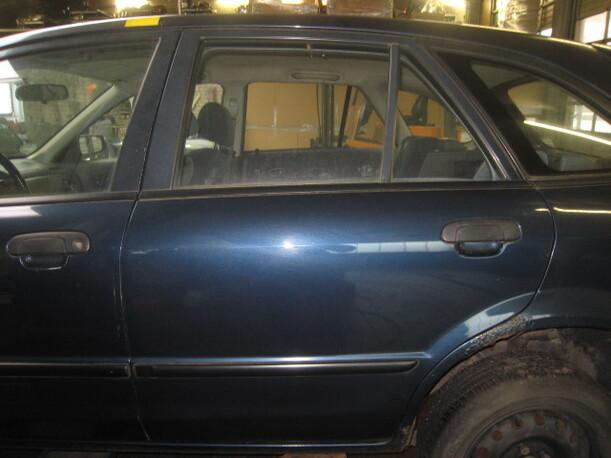 Foto: TÜR HINTEN LINKS eines Mazda 323 F 1.5 CD
