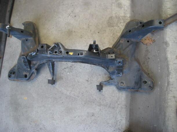 Foto: ACHSKÖRPER VORN eines Mazda 626 2.0 Top