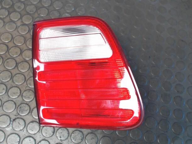 Foto: HECKLEUCHTE INNEN LINKS eines Mercedes-Benz E 200 T Top