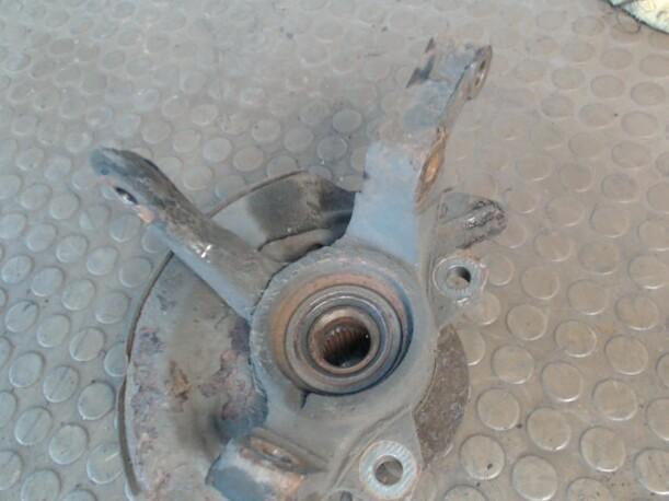 Foto: ACHSSCHENKEL VORN LINKS eines Daihatsu Cuore 1.0 Top