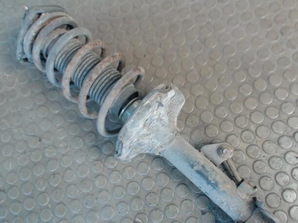 Foto: FEDERBEIN HINTEN LINKS eines Hyundai Coupe 2.0 FX