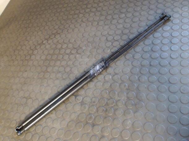 Foto: HECKKLAPPENDÄMPFERPAAR eines Opel Agila 1.0 12 V CD