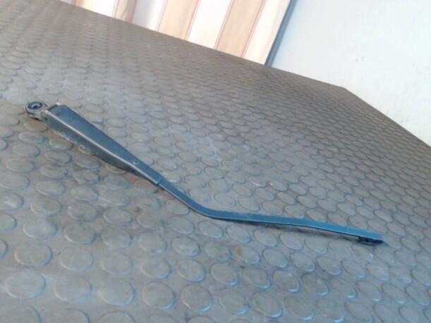 Foto: SCHEIBENWISCHERARM HINTEN eines Opel Agila 1.0 12 V CD