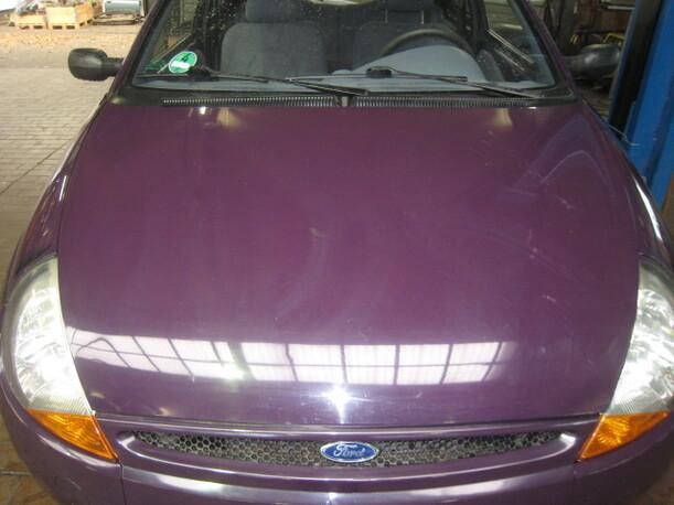 Foto: MOTORHAUBE eines Ford Ka FX