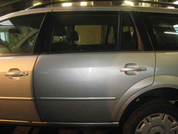 Foto: TÜR HINTEN LINKS eines Ford Mondeo 1.8 Turnier Top