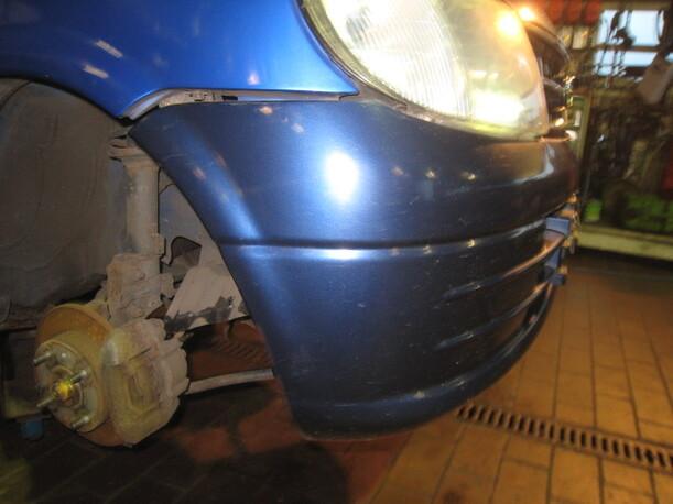 Foto: STOßFÄNGER / STOßSTANGE VORNE eines Daihatsu Cuore 1.0 Top