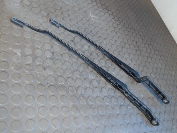 Foto: SCHEIBENWISCHERARME VORN eines VW Polo 50 Top