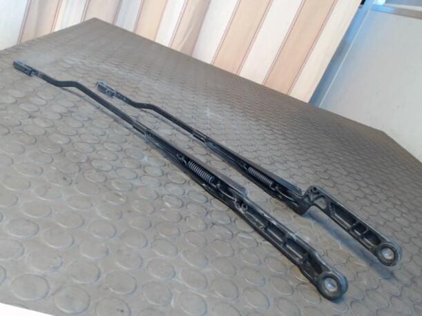 Foto: SCHEIBENWISCHERARME VORN eines VW Polo 50 Top
