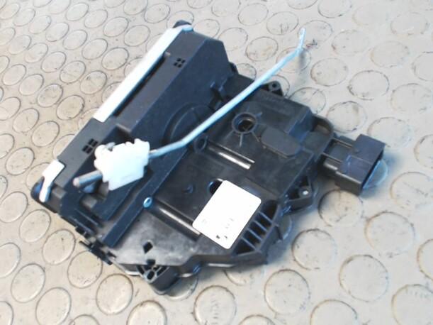 Foto: SCHLOSS VORNE RECHTS eines Opel Corsa 1.2 16V ecoFLEX Easytronic Top