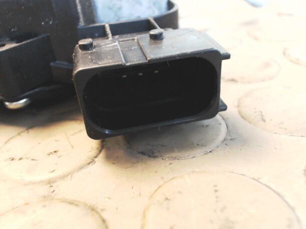 Foto: SCHLOSS VORNE RECHTS eines Opel Corsa 1.2 16V ecoFLEX Easytronic Top