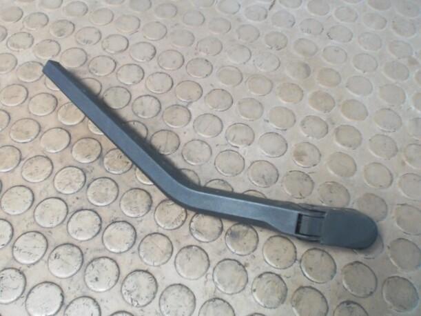 Foto: SCHEIBENWISCHERARM HINTEN eines Fiat Cinquecento 0.9 i.e. Top