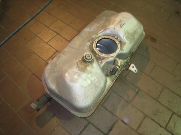 Foto: KRAFTSTOFFTANK eines Fiat Cinquecento 0.9 i.e. Top