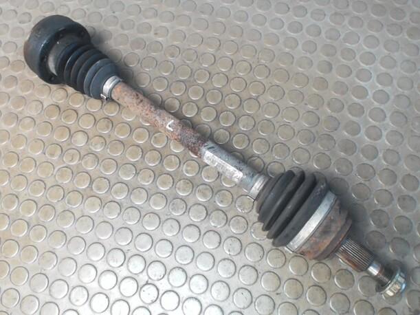 Foto: ANTRIEBSWELLE LINKS eines VW Golf 1.4 Top