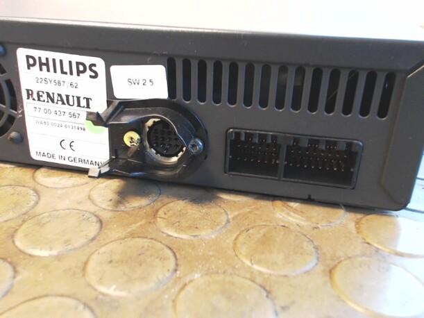 Foto: NAVIGATIONSYSTEM eines Renault Scenic 2.0 16V GL