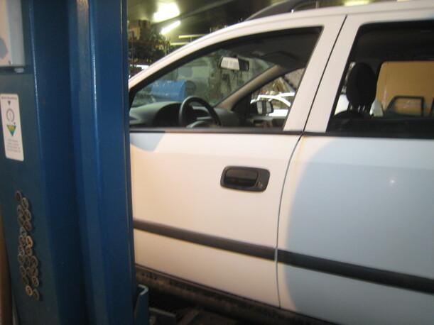 Foto: TÜR VORN LINKS (4/5-Türer) eines Opel Astra 1.6 Caravan GL