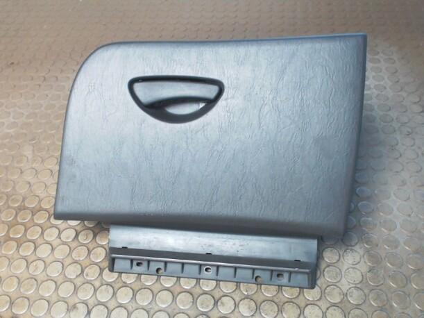 Foto: HANDSCHUHFACH eines Ford Focus Turnier TDCi