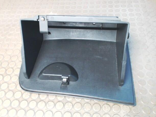 Foto: HANDSCHUHFACH eines Ford Focus Turnier TDCi