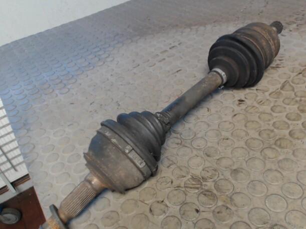 Foto: ANTRIEBSWELLE  LINKS (Automatik) eines Opel Vectra GL