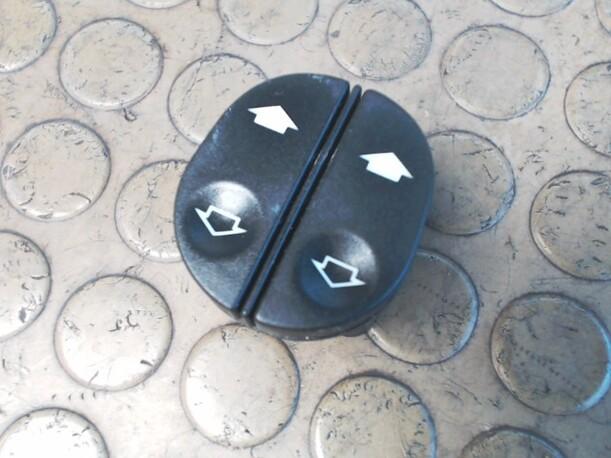 Foto: FENSTERHEBERSCHALTER eines Ford Ka GL