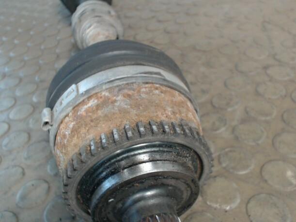 Foto: ANTRIEBSWELLE LINKS eines Mitsubishi Carisma GDI CD
