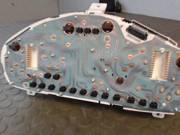 Foto: TACHOANZEIGE eines Mitsubishi Carisma GDI 1.3I