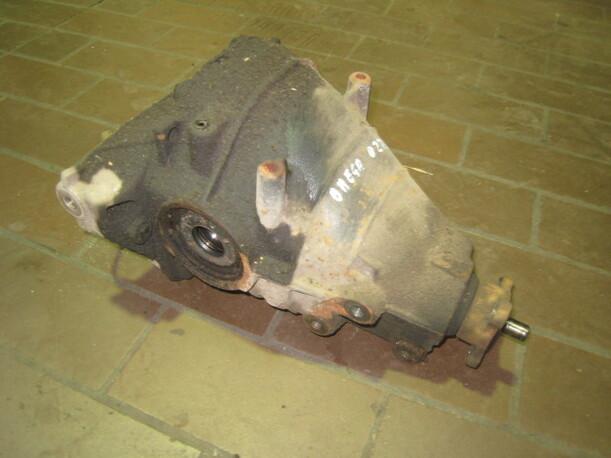 Foto: HINTERACHSGETRIEBE eines Opel Omega 2.0 16V