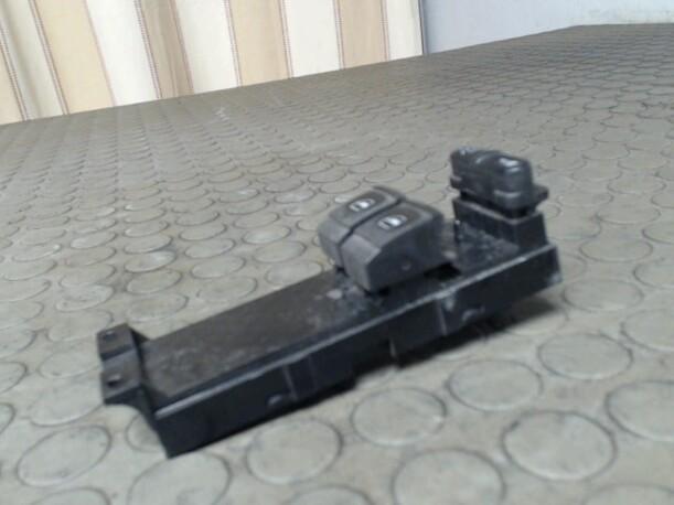 Foto: FENSTERHEBERSCHALTER eines VW Golf 1.4