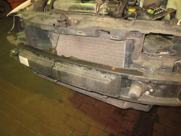Foto: VERSTÄRKUNG VORN eines VW Polo 60 GL