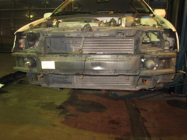Foto: VERSTÄRKUNG VORN eines VW Polo 60 GL