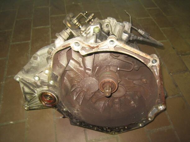 Foto: SCHALTGETRIEBE 5-GANG F23 eines Opel Astra 2.0 DTI Caravan