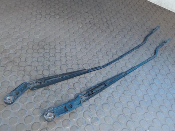 Foto: SCHEIBENWISCHERARME VORN eines VW Golf 1.4