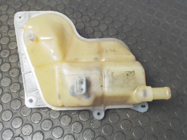 Foto: AUSGLEICHSBEHÄLTER eines VW Passat Variant 1.9 TDI GL