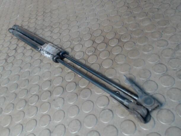 Foto: HECKKLAPPENDÄMPFERPAAR eines VW Passat Variant 1.8