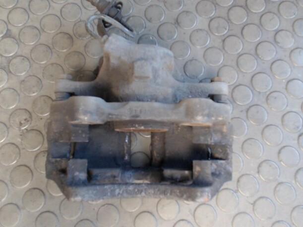 Foto: BREMSSATTEL VORN LINKS eines VW Passat Variant 1.8 GL