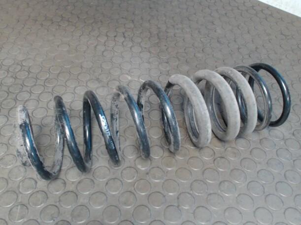 Foto: HINTERFEDER LINKS eines VW Passat Variant 1.8 GL