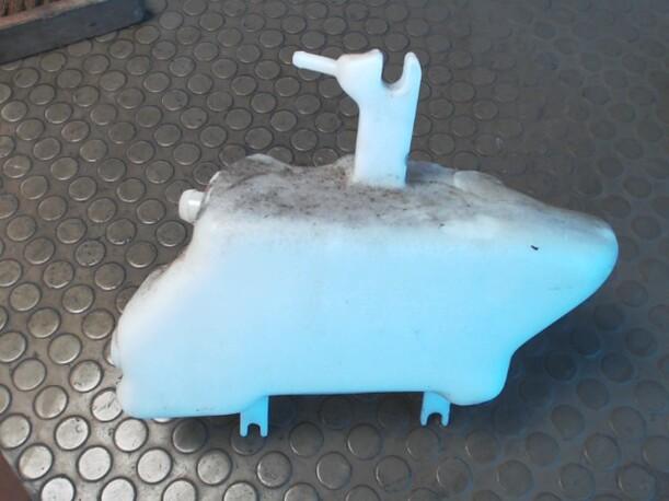 Foto: SCHEIBENWASCHBEHÄLTER HINTEN eines BMW 520i touring GL