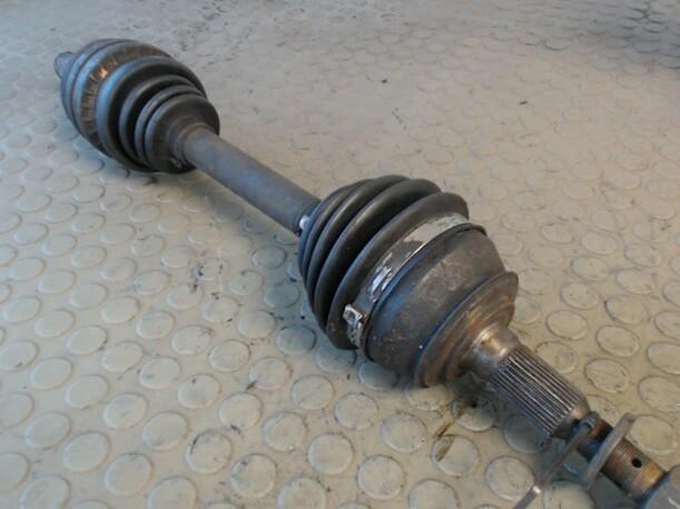 Foto: ANTRIEBSWELLE  LINKS (Automatik) eines Opel Vectra CD