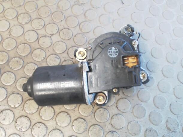 Foto: SCHEIBENWISCHERMOTOR VORN eines Mazda 323 P 1.4 GL