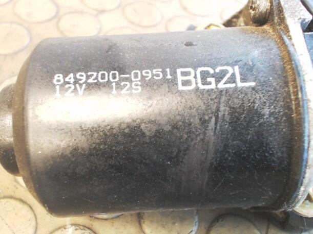Foto: SCHEIBENWISCHERMOTOR VORN eines Mazda 323 P 1.4 GL