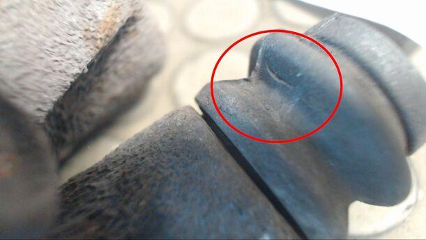 Foto: BREMSSATTEL  VORNE RECHTS eines Mazda 323 P 1.4 GL