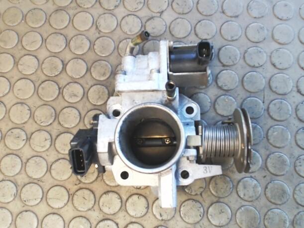 Foto: DROSSELKLAPPENSTUTZEN eines Mazda 323 P 1.4 GL