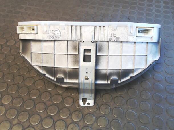Foto: TACHOEINHEIT eines Mazda 323 P 1.4 GL