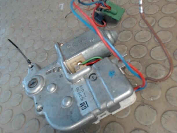 Foto: MOTOR SCHIEBEDACH eines Opel Vectra CD